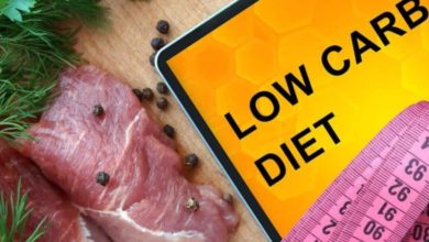 النظام الغذائي منخفض الكربوهيدرات هو نظام , يحتوي على نسبة عالية من البروتين والدهون والخضروات الصحية , يضع قيود علي الكربوهيدرات.